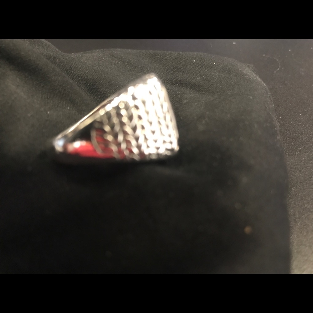 Stunning Silpada .925 Sterling Silver ring